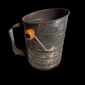 Vintage Fairgrove 3-Cup Tin Metal Flour Sifter w/ Wooden Crank Handle Country